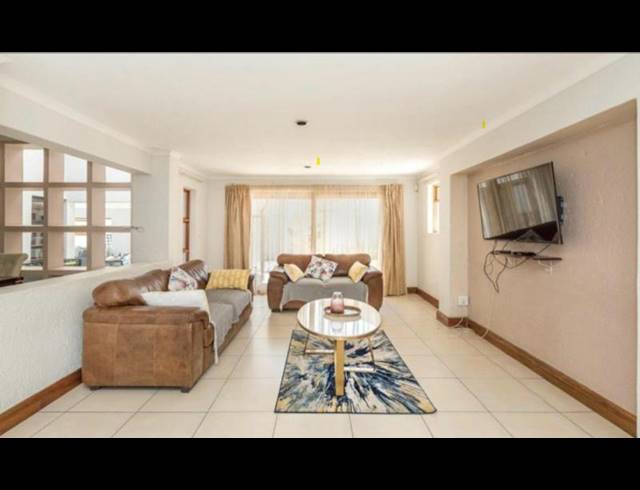 5 BEDROOM HOUSE FOR SALE IN DOWERGLEN